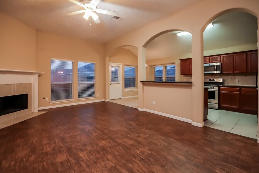 Building Photo - 3211 Quail Run Dr