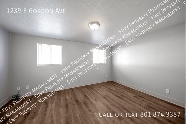 Building Photo - Cozy 2 Bed, 1 Bath Pet-Friendly Home with ...