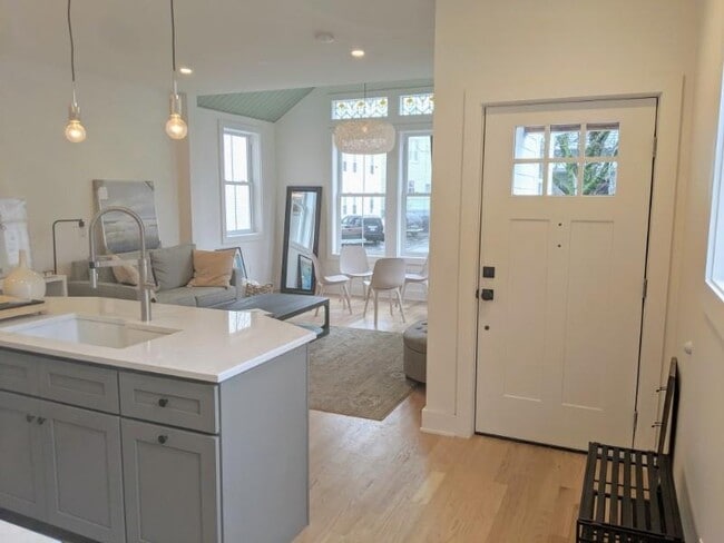 Building Photo - 137 Almy St