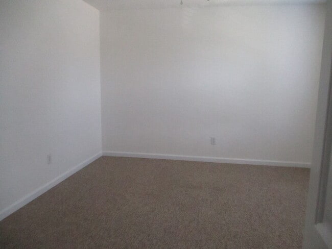 Building Photo - 279 Southaven Ct