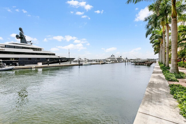 Building Photo - 3960 N Flagler Dr