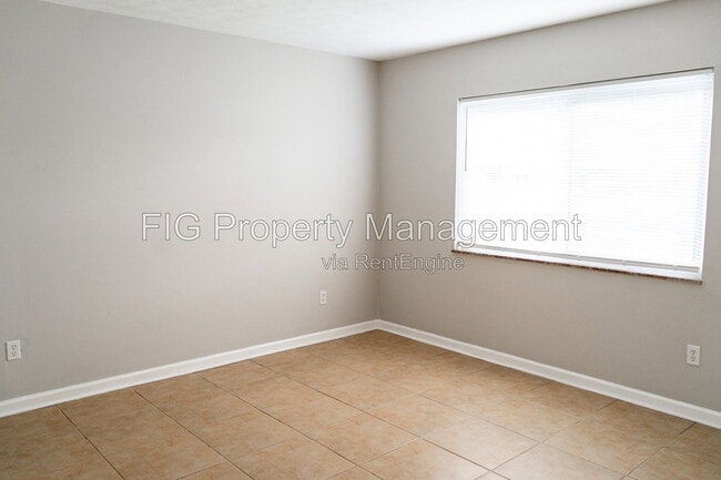 Building Photo - 139 Louella Dr
