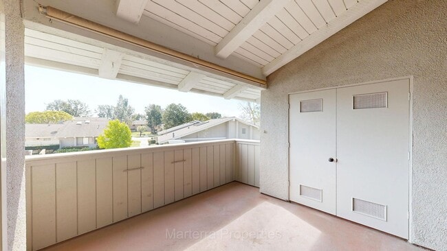 Building Photo - Beautiful Second-Floor Condo in the Desirable 55+ Huntington Landmark Community