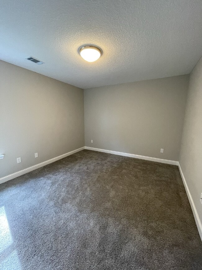 Building Photo - Home For Rent