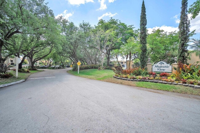 Building Photo - 740 E Coco Plum Cir