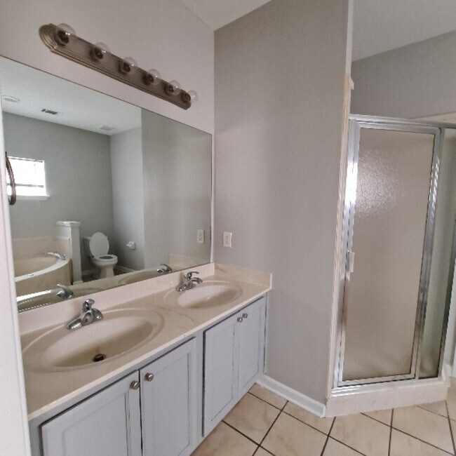 Building Photo - 6131 Woodstock View Dr