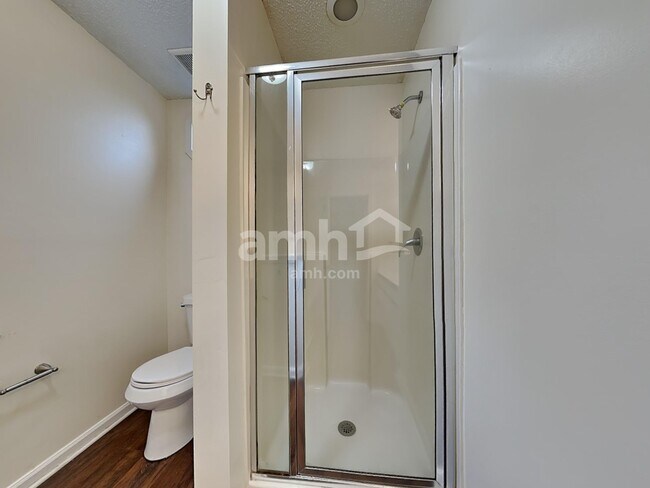 Building Photo - 1617 Oak Knoll Ln