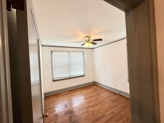 Building Photo - 3BR Normaltown Charmer