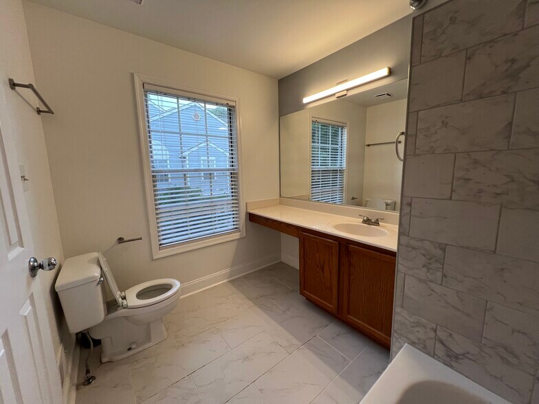 Building Photo - 13829 Bronco Pl