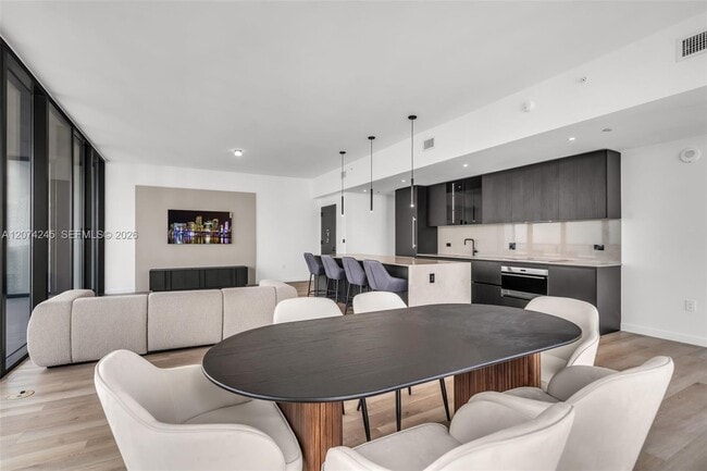 Building Photo - 20 NE 11th St