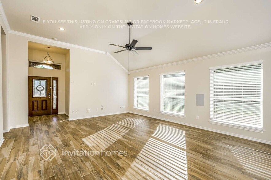 Building Photo - 8081 Durham Dr