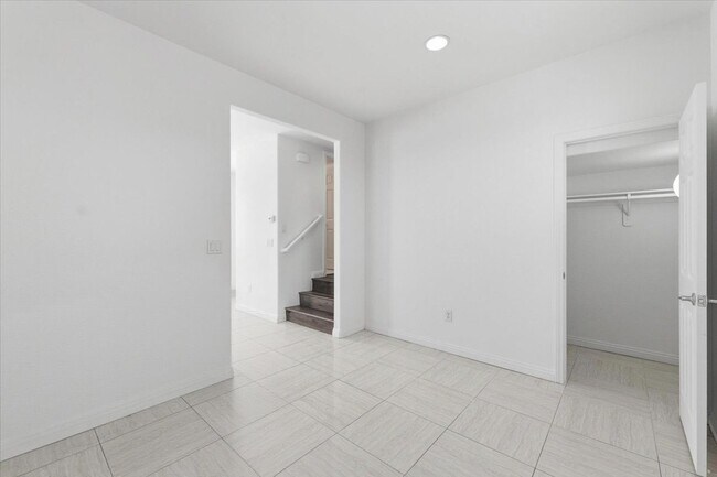 Building Photo - 752 Looking Bear Ct