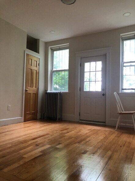 Building Photo - 16 Copenger St