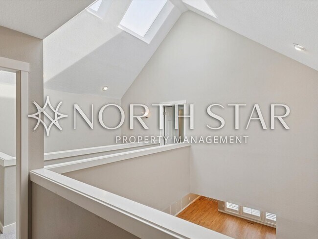 Building Photo - First Addition Townhome in Prime Location