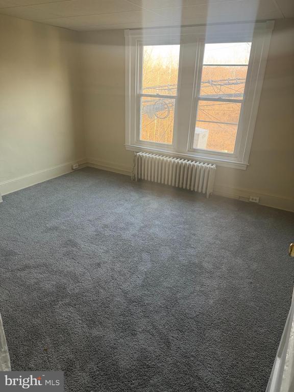 Building Photo - 412 E Oak St