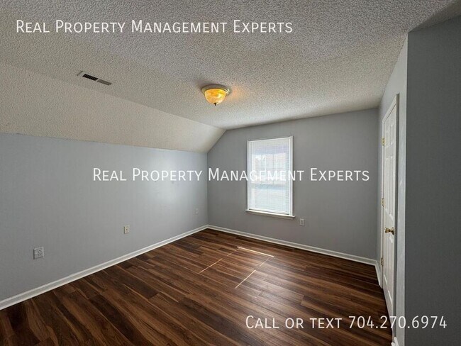 Building Photo - 507 Brookwood St