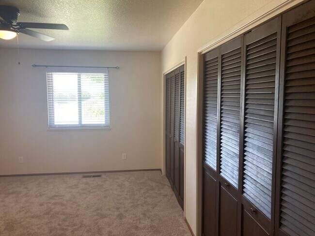 Building Photo - Turlock Country Living 3 Bedroom 2 Bath Home