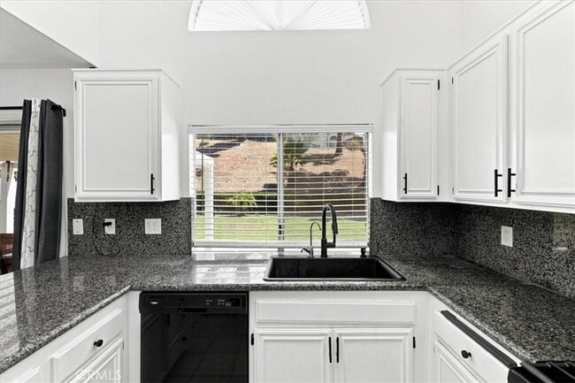 Building Photo - 421 Yellowstone Cir