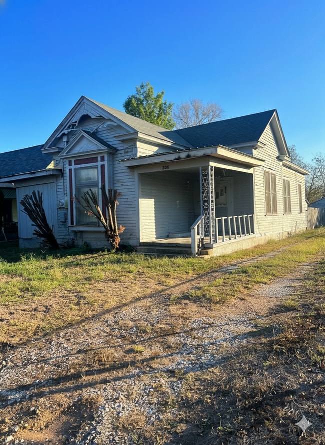 Building Photo - 206 Dallas St