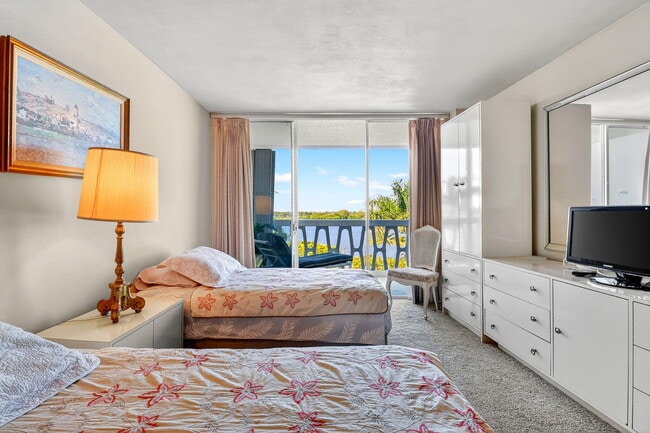 Building Photo - 2505 S Ocean Blvd