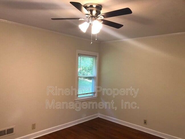 Building Photo - 2704 Ridgewood Ln