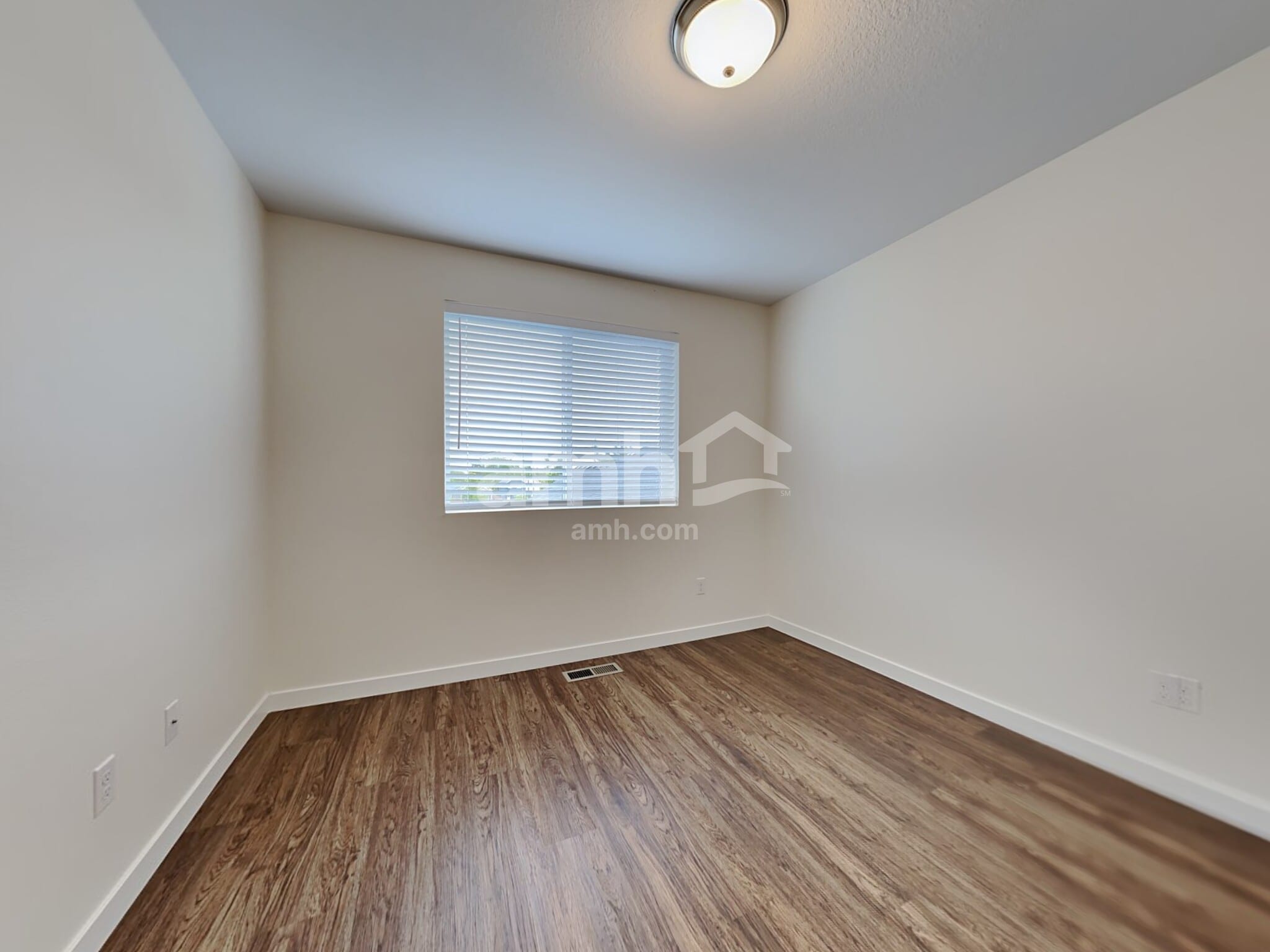 Building Photo - 1013 NE 11th Way