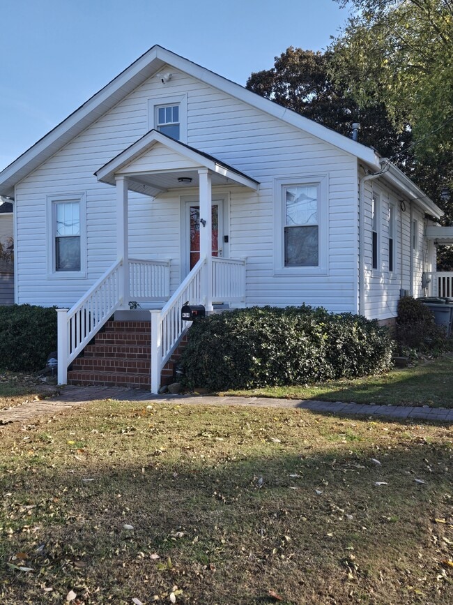 Building Photo - 434 Creek Ave