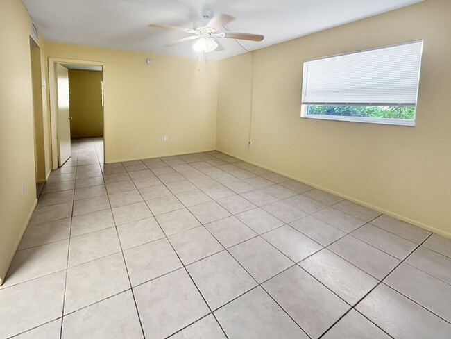 Building Photo - 1-Bedroom Condo Near Downtown Sarasota