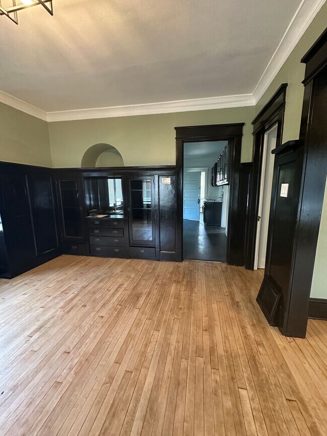 Building Photo - 121 W Keefe Ave