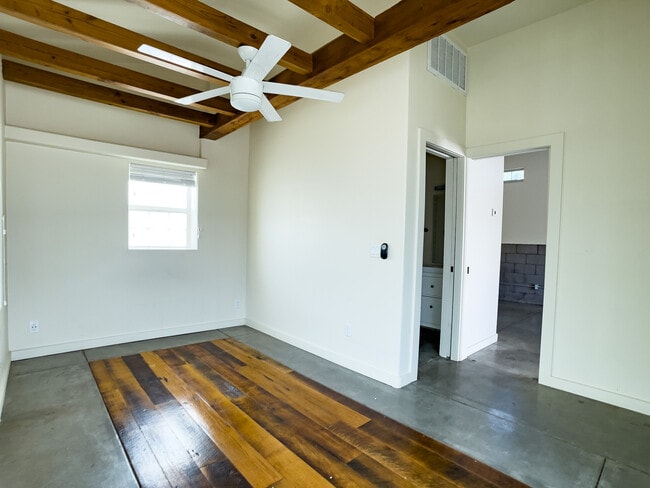 Building Photo - 1330 E Coronado Rd