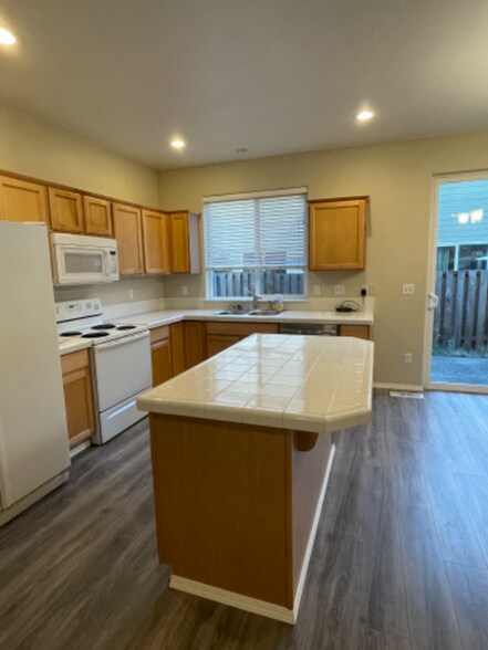 Building Photo - 1332 SW 176th Terrace