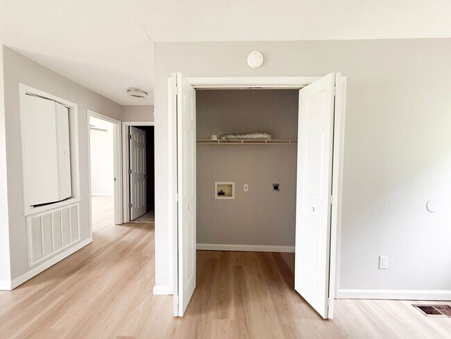 Building Photo - Newly Updated 2-Bedroom Apartment in Sparta with Lawn Care Included