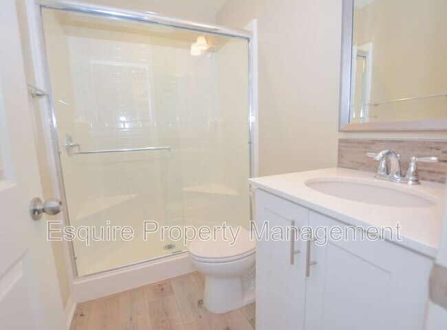 Building Photo - 2725 Navajo St