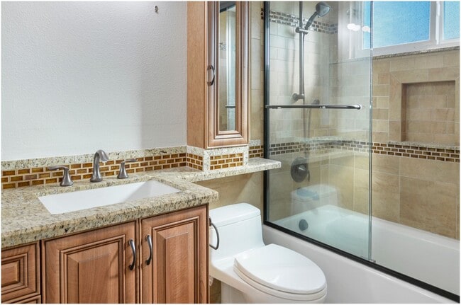 Building Photo - Beautiful Woodbridge Home!