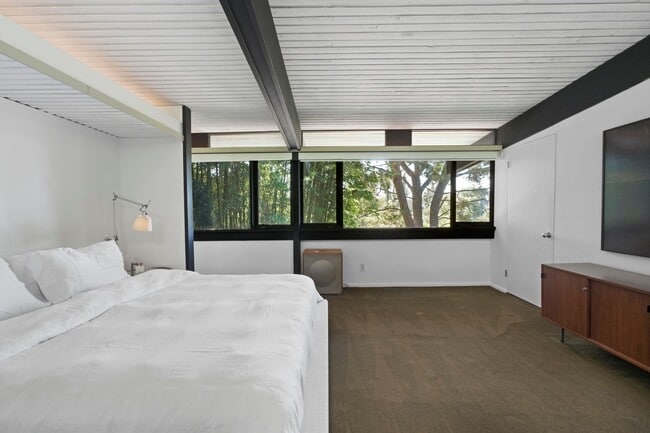 Building Photo - 3 Bed / 3 Bath Private Mid-Century Oasis with Pool, Detached Studio & Canyon Views