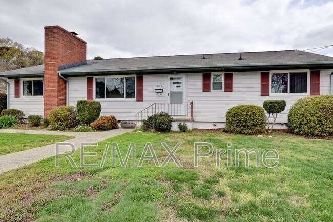 Building Photo - 609 Birch Dr