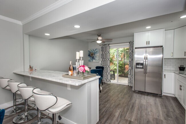 Building Photo - NEWLY RENOVATED 2BDRM TOWNHOMES