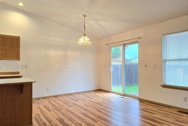 Building Photo - Lovely 3 Bedroom Marysville Rambler - 1/2 off 1st Months Rent!