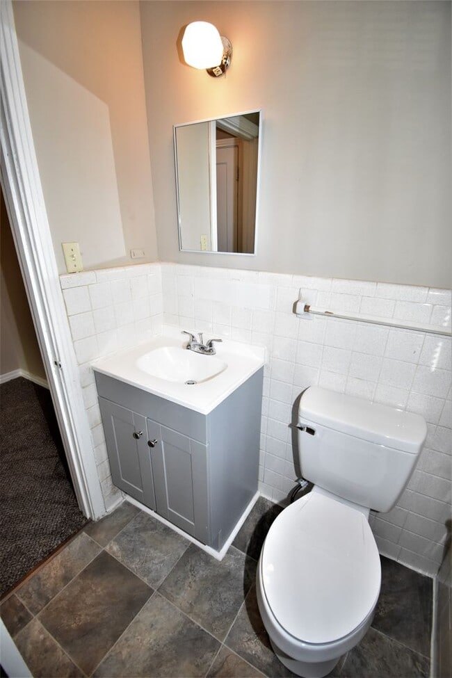 Building Photo - 936 Woody Hills Dr