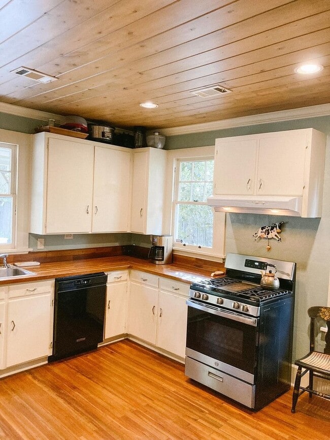 Building Photo - Midtown Bungalow 2BR House in Columbus Near Park