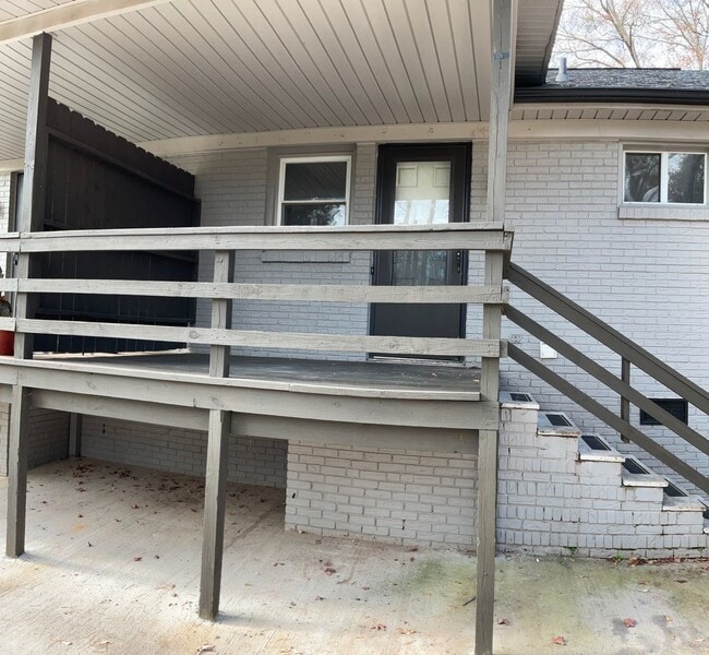 Building Photo - 2 Bedroom Brick Duplex in Prime Location with Full Renovation