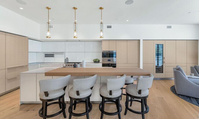 Building Photo - 5000 N Camelback Rdg Dr