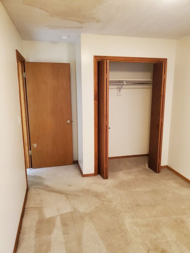 Building Photo - 2 Bedroom, 1 Bathroom Townhouse-Walking distance to MSU Campus