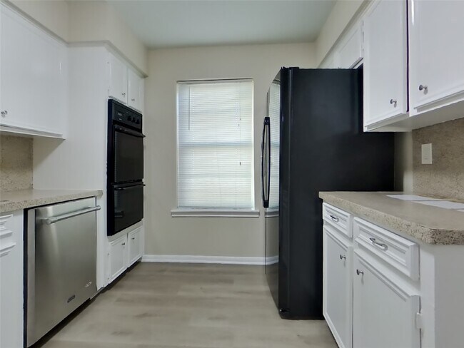 Building Photo - 10406 Kirkwren Dr