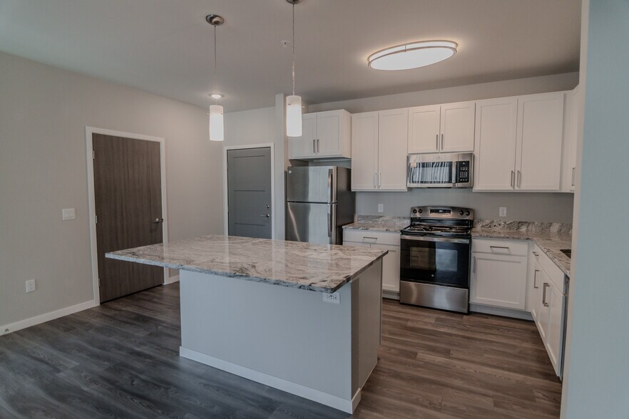 Building Photo - Oak Ridge at University Park Senior Apartm...