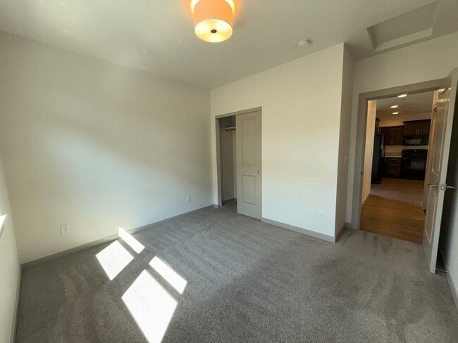 Building Photo - Newer 3 Bed/2 Bath Construction on Bend's Eastside - Cessna Drive