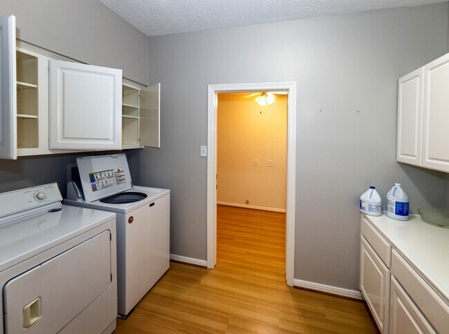 Building Photo - 2435 Thorndon Park Ct