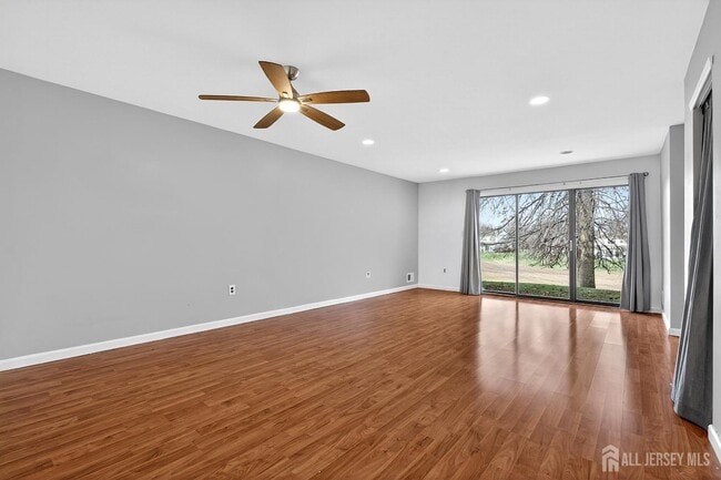 Building Photo - 13 Pear Tree Ln