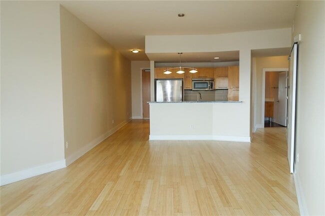 Building Photo - 603 Davis St