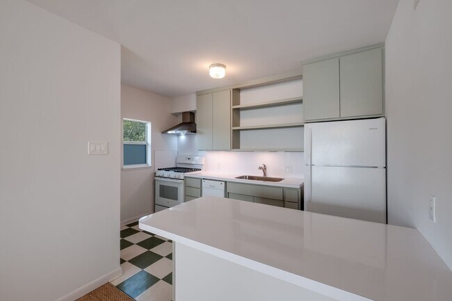 Building Photo - 442 E Huisache Ave